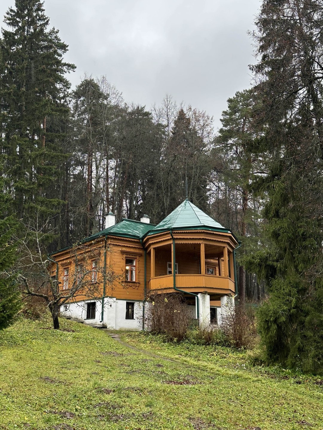 Невероятная экскурсия с Дмитрием «Неизвестная Рублевка» в памяти останется навсегда. Интересный маршрут, очень приятный разносторонний экскурсовод