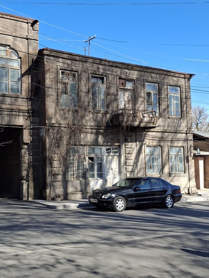 Решили поехать в Гюмри в конце недельного путешествия по Армении. Несмотря на то, что это была