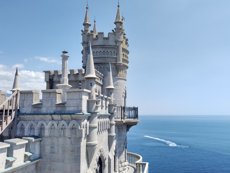 Фото - Экскурсия: "Курортная Алупка, Ливадийский дворец и Ласточкино гнездо (из Ялты на вашем авто)"