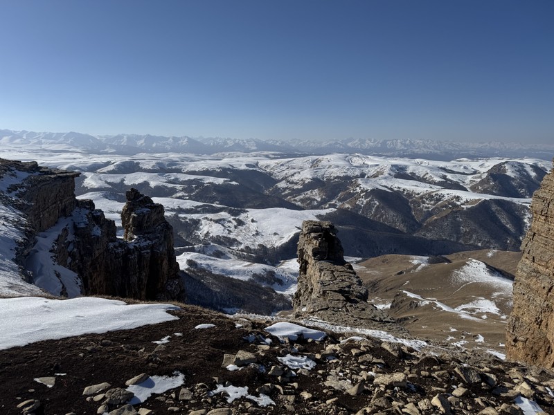 Зимний Бермамыт — это что-то нереальное! Ощущение, что попал на другую планету. Белоснежные просторы, скалы-монахи и