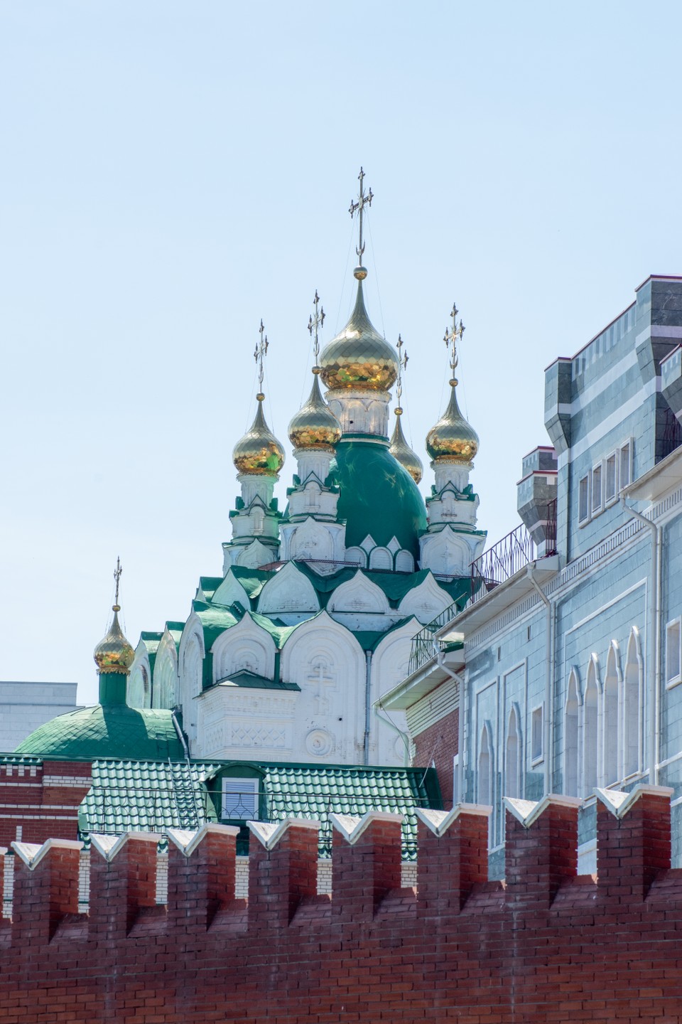 Увлекательно, познавательно, динамично, с юмором! Валерий - замечательный рассказчик, таких гидов поискать! Экскурсия, несмотря на жару