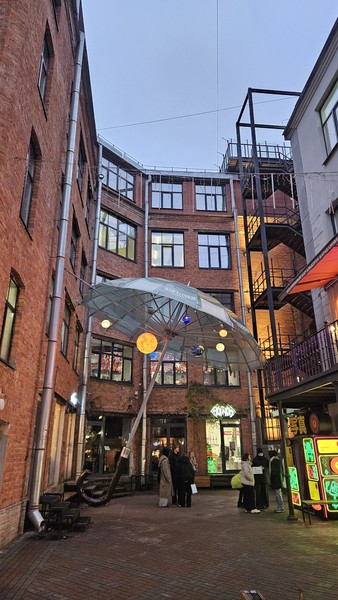 Прогулка вдоль канала Грибоедова и увлекательный рассказ Ирины о зданиях и их известных жителях