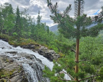 На джипах в Хибины: водопад Красивый, горные озёра Сердцевидное и Длинное