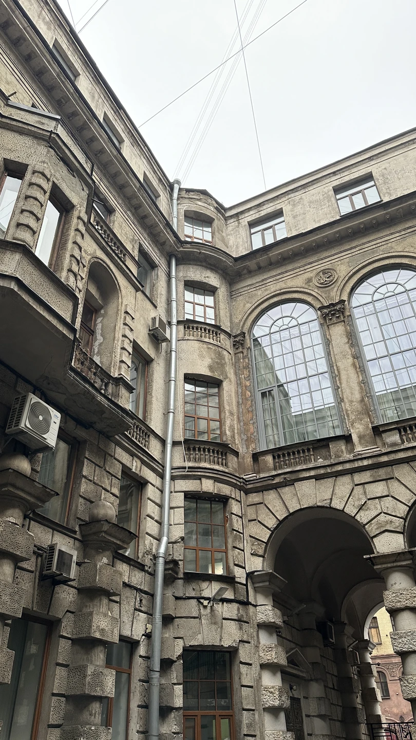 Секреты Петроградской стороны: дворы-колодцы, парадные и доходные дома (Даша)