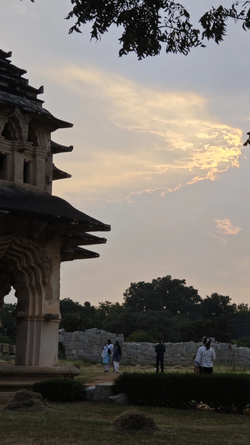 В Хампи была второй раз. 10 лет назад получила яркие впечатления, которые захотелось обновить) И это