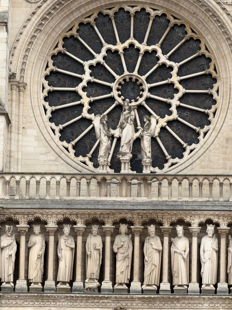 Прекрасная прогулка по центру Парижа. Вадим оказался очень приятным и внимательным собеседником. Ненавязчиво, интересно, увлекательно. Показал