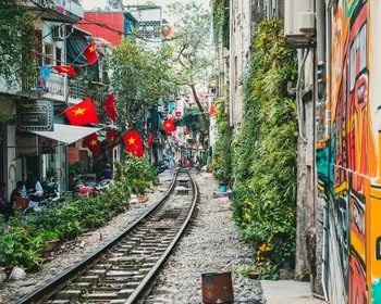 Озеро Возвращённого мечта, храм Нефритовой горы, железнодорожная улица