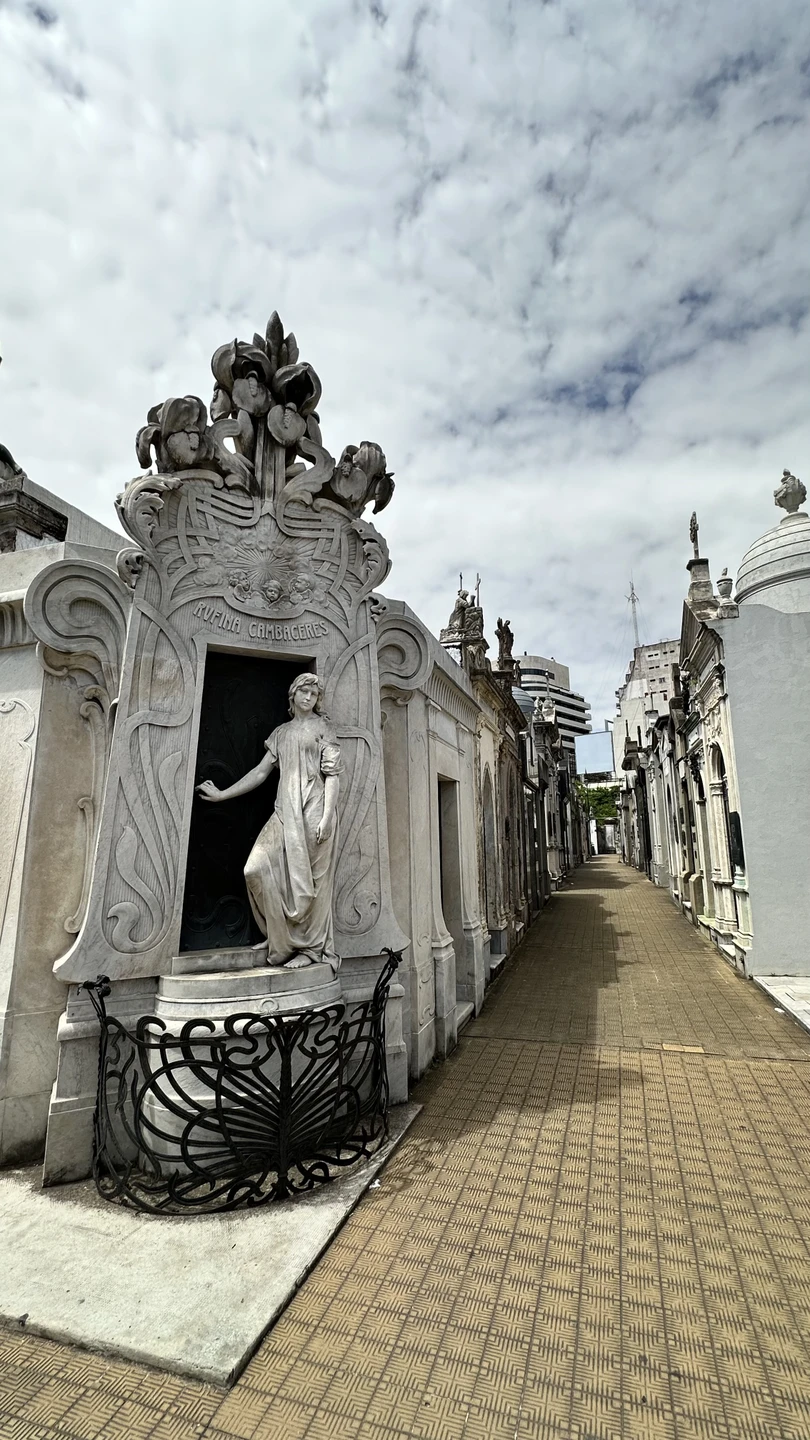 Михаил сделал для нас индивидуальный маршрут с учетом нашего тайминга и вместил все, что нам было