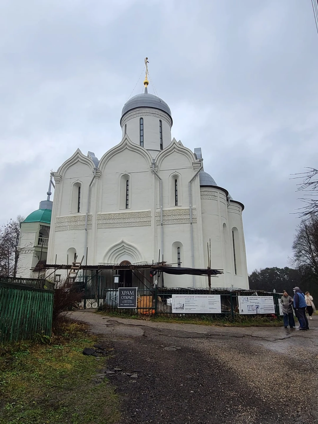 Несмотря на промозглую погоду и дождь, экскурсия прошла просто замечательно. Максимум информации, Мария во время заводила