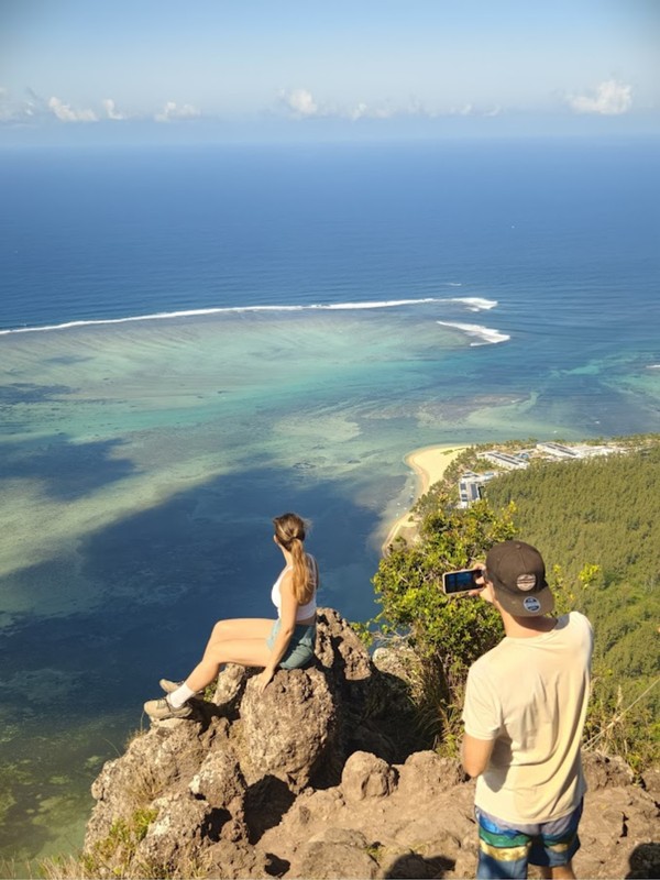Фото к экскурсии Хайкинг из Порт-Луи на вершину Ле-Морн-Брабант с видом на подводный водопад