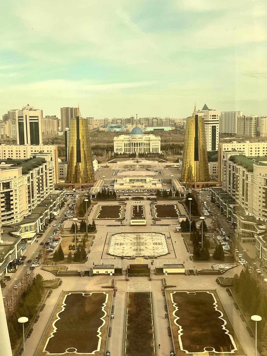 Спасибо приятной девушке гиду Ардак за проведенную экскурсию. Узнала много нового об Астане, идеальный вариант для