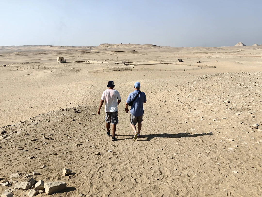 Безмерно благодарны нашему гиду Махиру. Два дня мы провели на экскурсиях на пирамидах в Гизе и в храмовом комплексе Сакары, и в Новом музее Египта