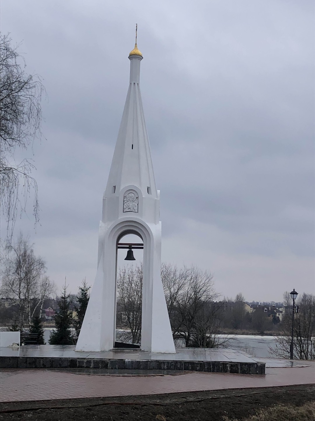 Артём заболел, экскурсию проводила Вера. Очень приятная, отлично владеющая материалом! Спокойно и интересно провели время в центре Ярославля. Спасибо