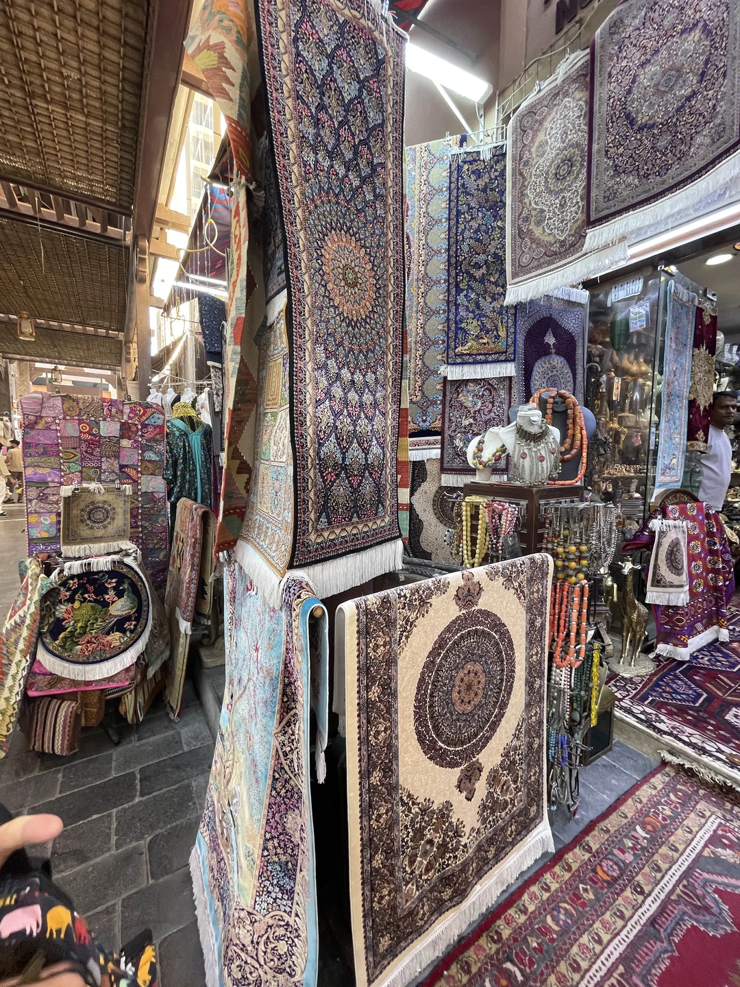 Прогулка-история, которую провела для нас гид Виктория, оказалось волшебной и незабываемой. Когда работает удивительный профессионал уровня