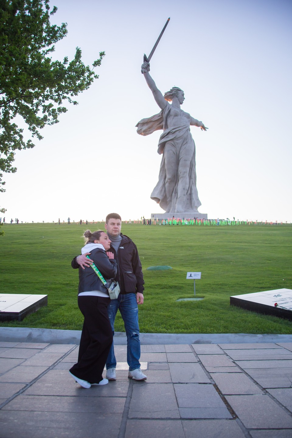 Огромное спасибо Екатерине за прекрасные фотографии на Мамаевом Кургане. Хотелось вечерние фото, Екатерина подобрала максимально подходящее