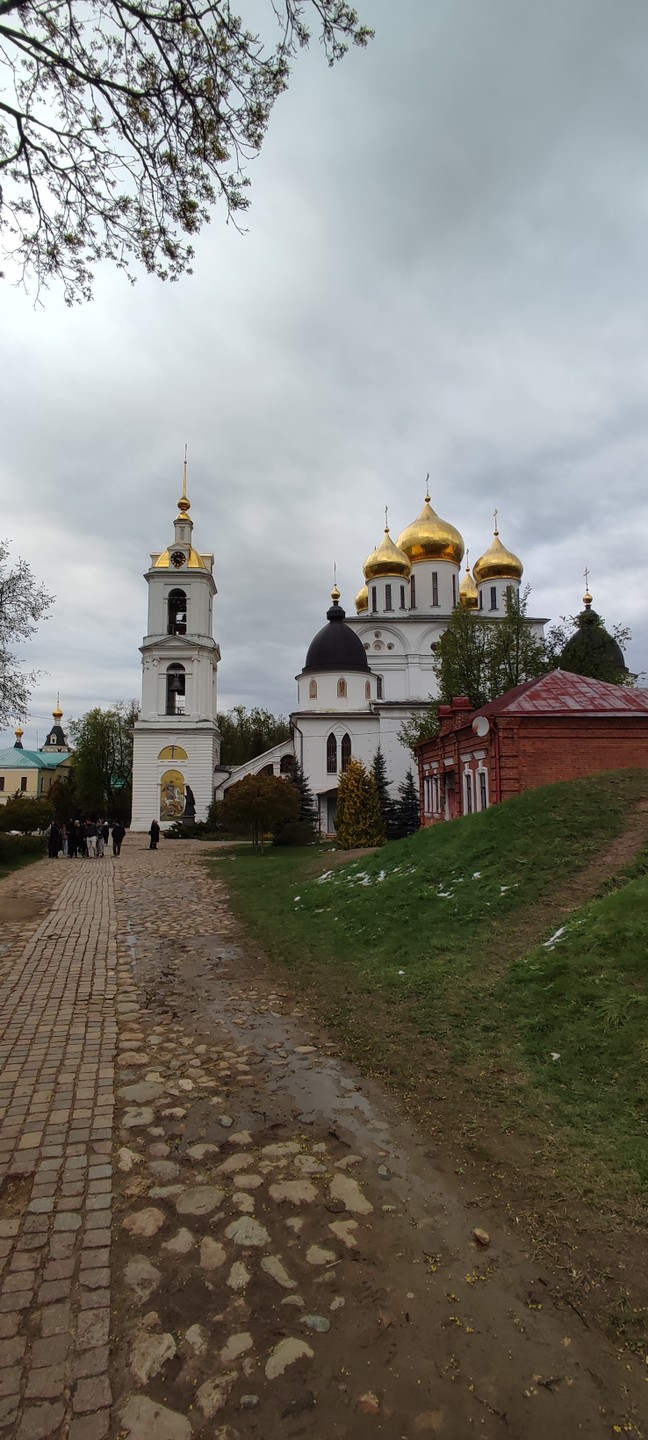 Экскурсия прошла на отлично. Не смотря на погодные условия(на кануне в Дмитрове прошёл ураган, снег). Геннадий