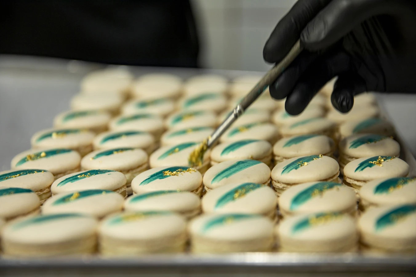 Экскурсия и мастер-класс на фабрике пирожных макарон