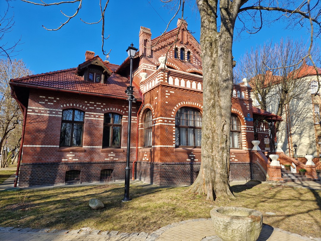 Экскурсия, в целом, понравилась: во время перемещения между объектами озвучивалась основная информация, потому на самом объекте