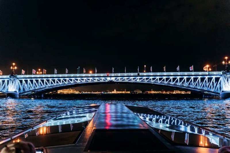 Ночной Петербург: к разводным мостам на теплоходе