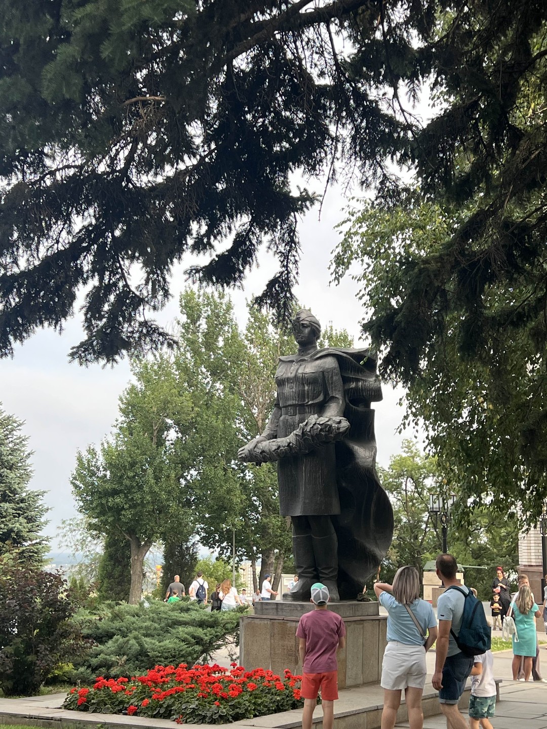Добрый день, Максим, выражаем благодарность за проведенную экскурсию. Были вчетвером с родителями, очень все понравилось, по