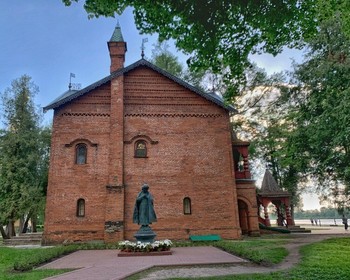 Затопленная колокольня Калязина, кремль, церковь Димитрия на Крови, производство сыра в Угличе