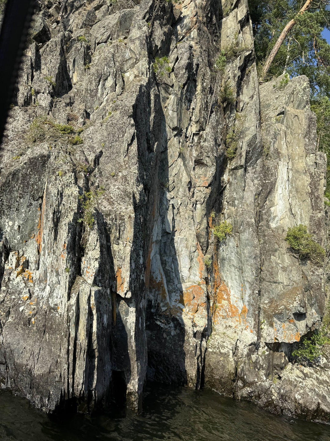 Экскурсия организованная Олегом прошла на одном дыхании. Самые красивые локации, места подобраны с учетом возможностей гостей
