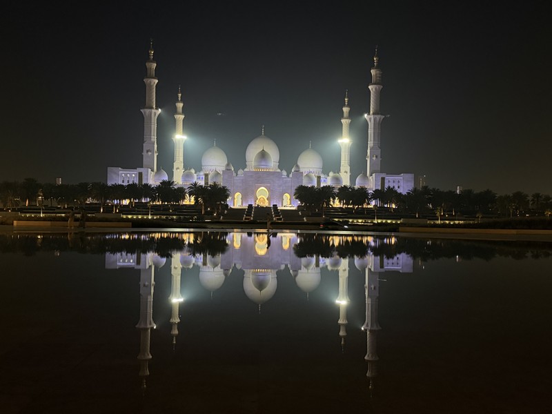 Отличный гид, Акмаль. вежливый, интересный рассказчик, великолепный фотограф, замечательный водитель. Всё прошло чудесно