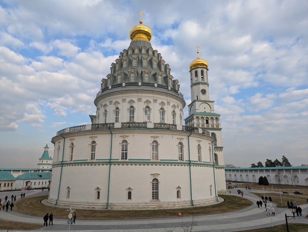 Отличная экскурсия, интересно, динамично, разумное планирование маршрута, интеллигентность, хорошо поставленная речь