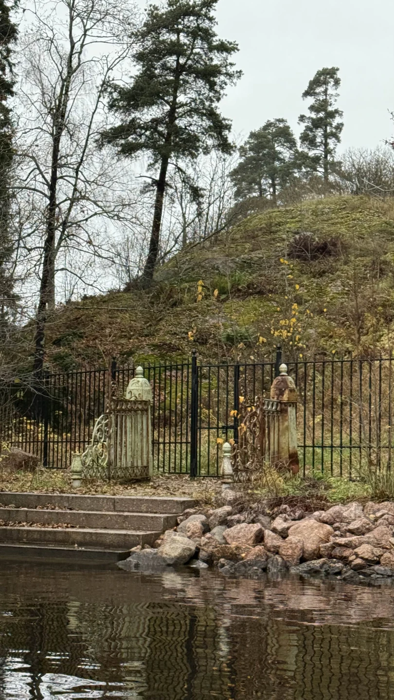 Просто потрясающая поездка и впечатления! В катере тепло, хотя мы были в ноябре. Юсеф отличный капитан