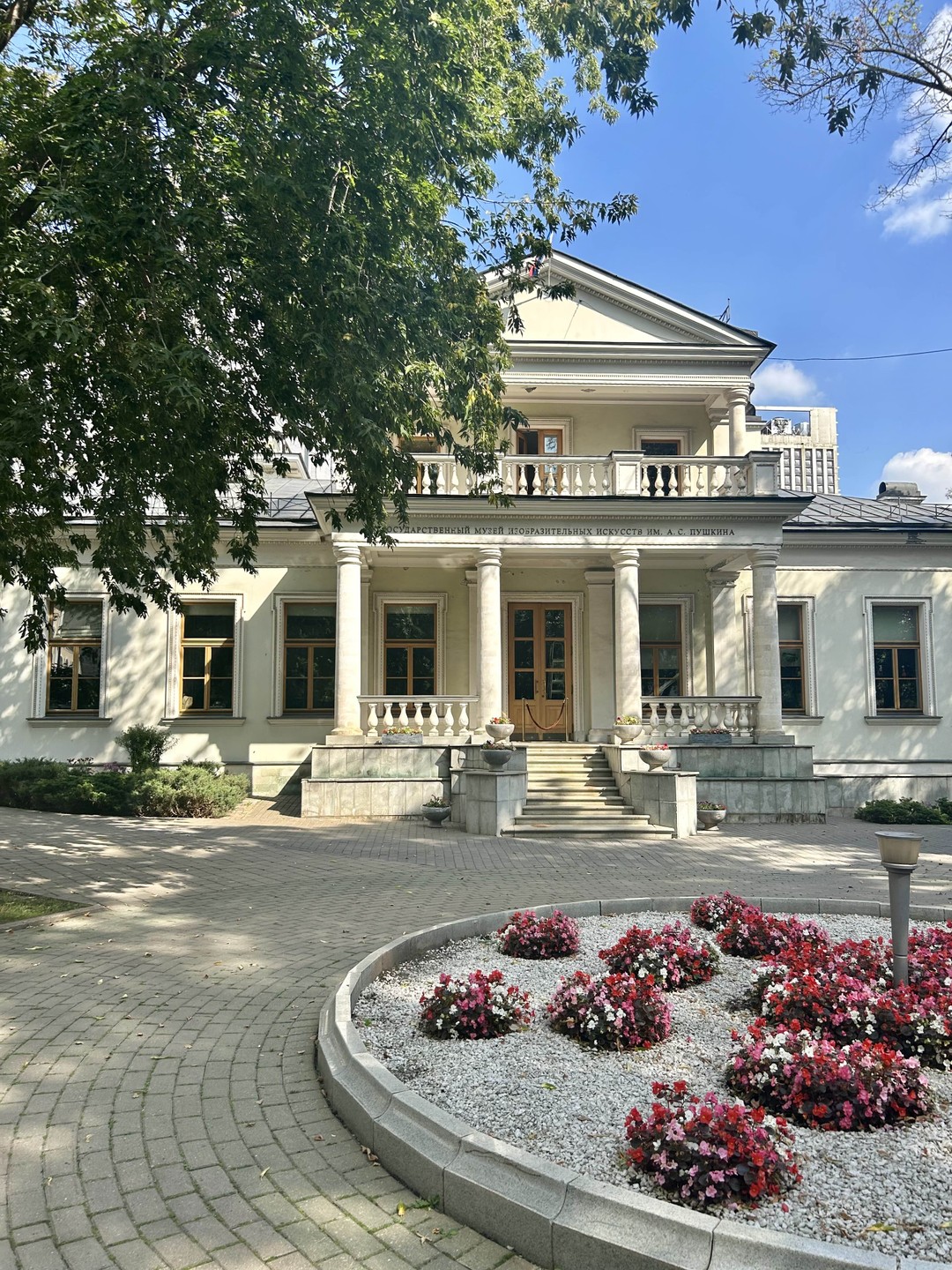 Приют муз на Волхонке: художники, коллекционеры, меценаты (Maрина)