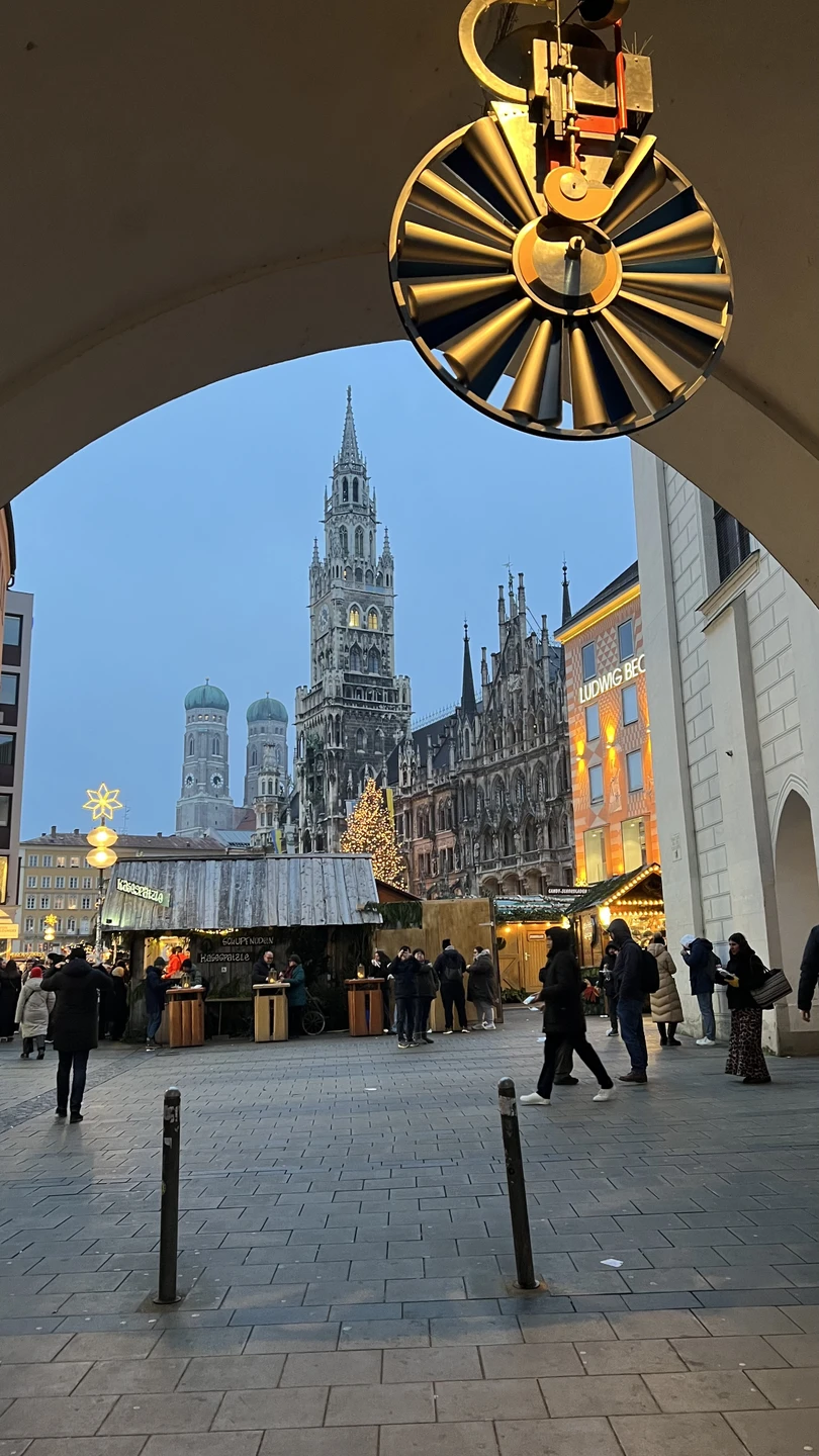 Как же важно первое знакомство с городом провести в компании замечательного гида! Спасибо огромное нашему гиду