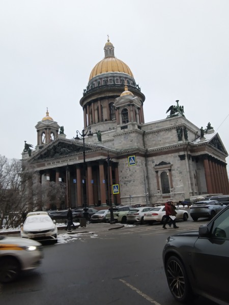 гид как родной человек,провел по самым красивым местам,человек опытный взахлеб слушали,большое спасибо ❤️