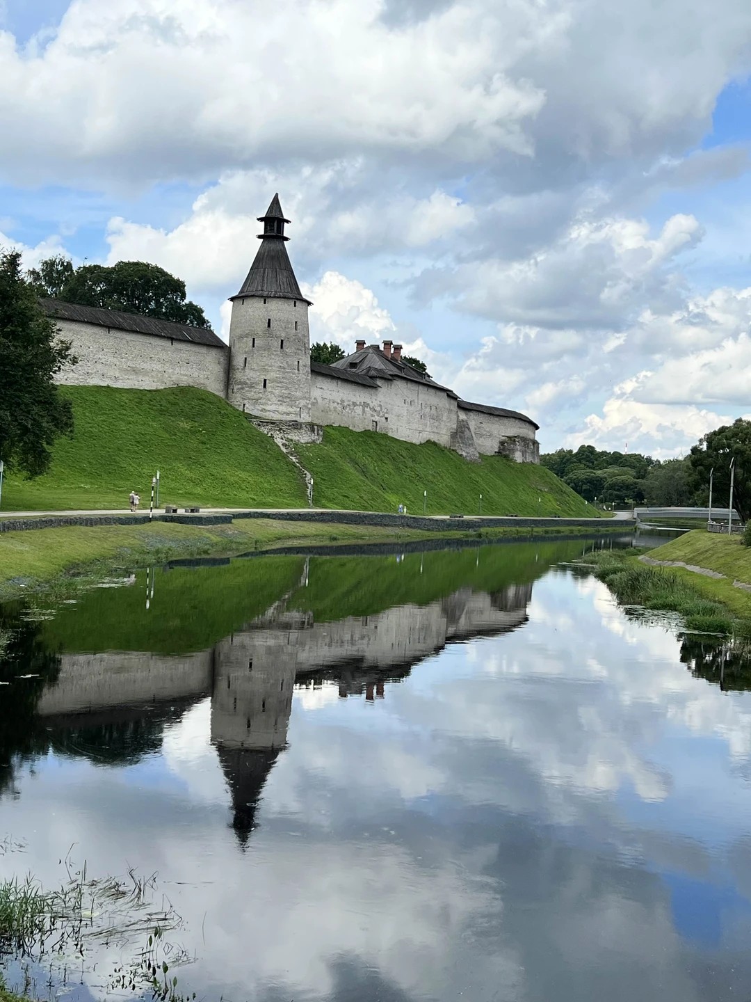 Обзорная пешеходная экскурсия по Кремлю и центру Пскова (Анна)