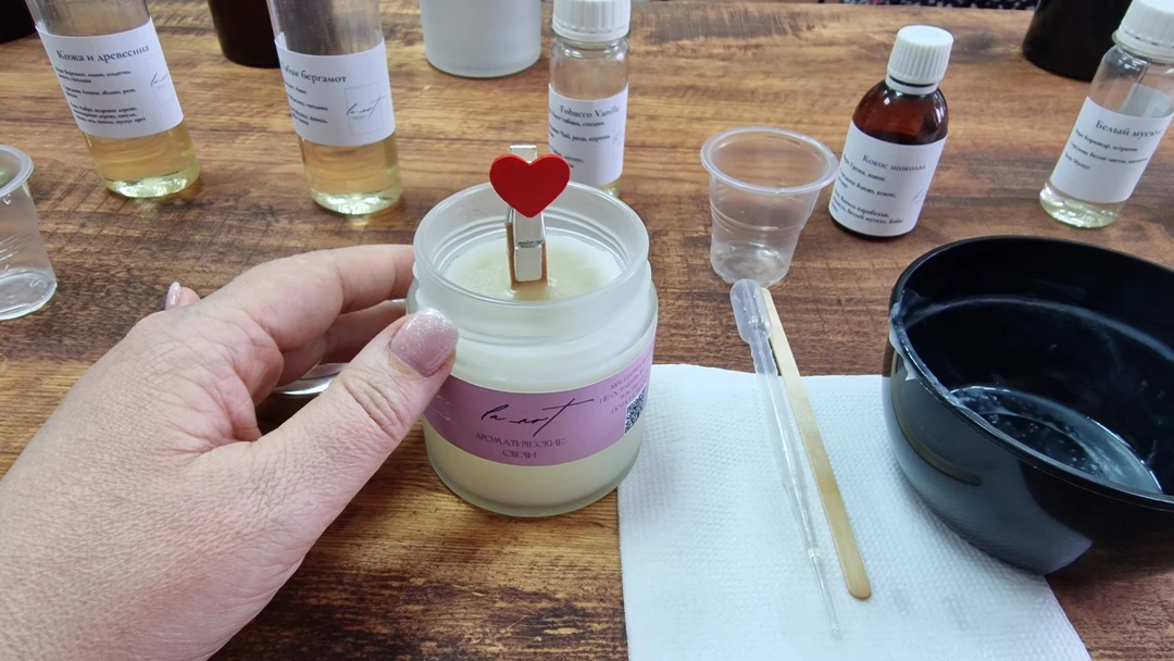 Давно хотела познакомиться с человеком у которого есть опыт изготовления свечей. . В голове была масса