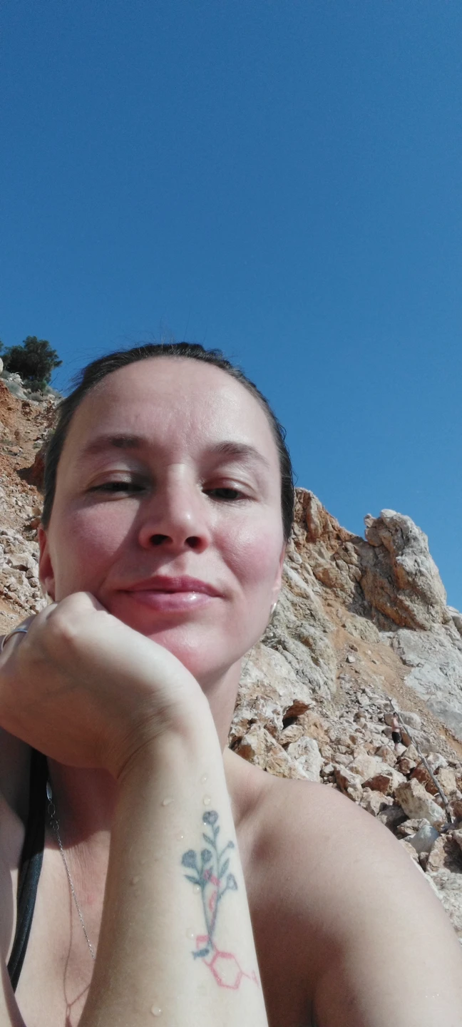 Питание хорошее, третья остановка была не на пляже, а в море, но тоже хорошо. Из заявленного