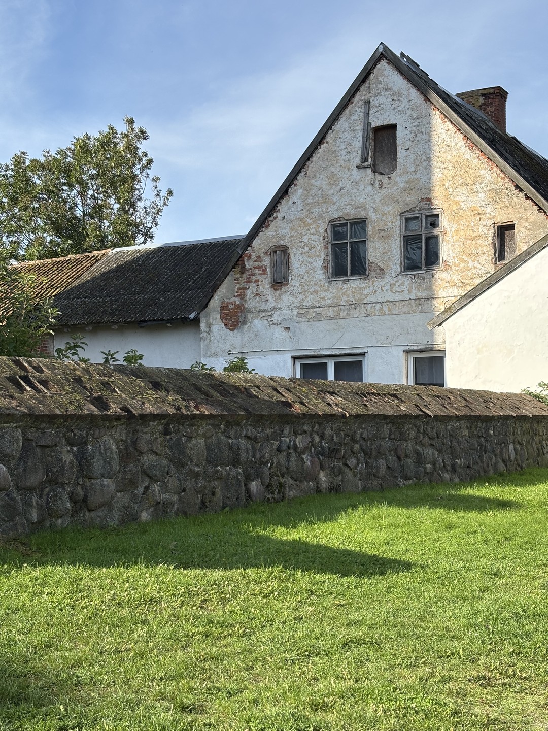 Прекрасная экскурсия. Очень информативно и доступно рассказано. Экскурсия проходила с Алексеем. Офигенный рассказчик, сильно чувствуется хорошее