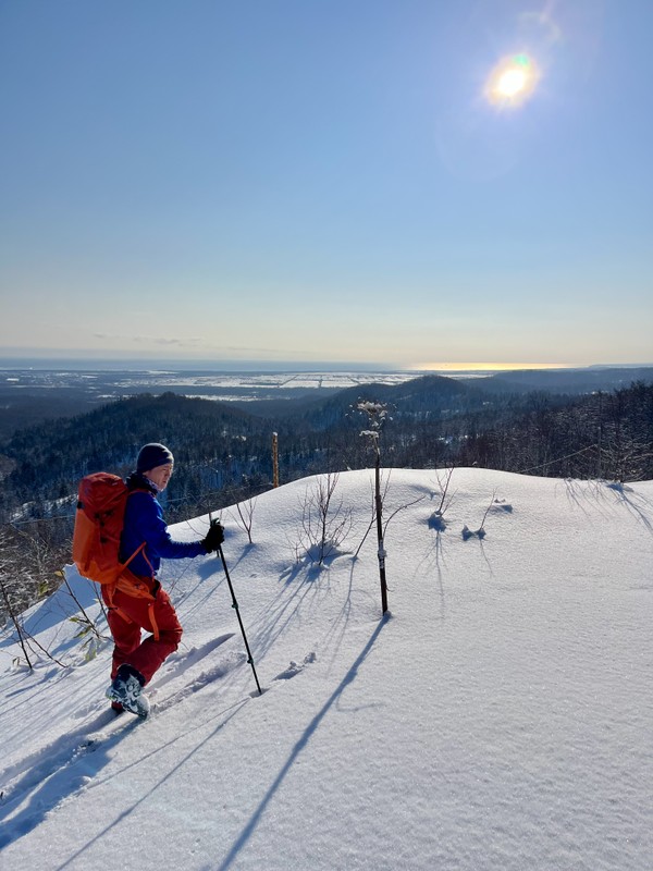 След в след: прогулка на снегоступах