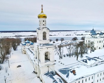 Великий Новгород: кремль, музей деревянного зодчества, соборы