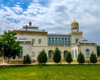Дворец Ситораи Мохи-Хоса, юртовый лагерь и озеро Айдаркуль