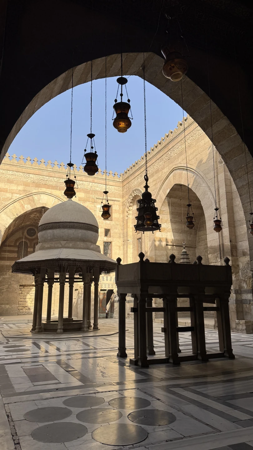 Мы, благодарим Саида за отличную экскурсию! за наш насыщенный день в Каире и Гизе!