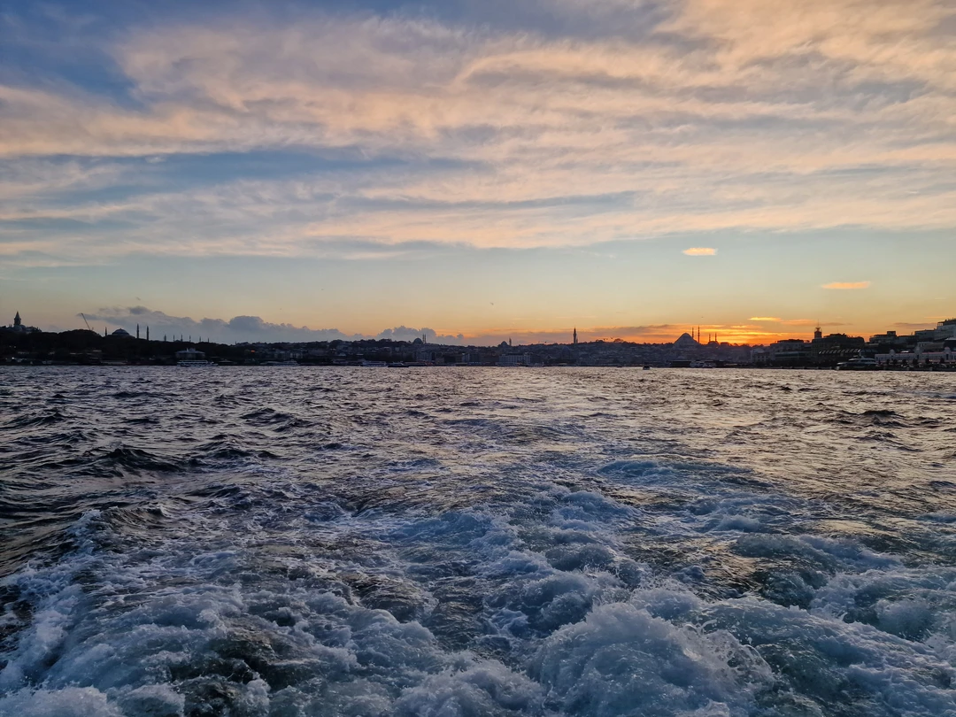 Наш гид Адэм провел замечательную экскурсию. Всех вовремя собрал, поведал массу историй о достопримечательностях, весело и