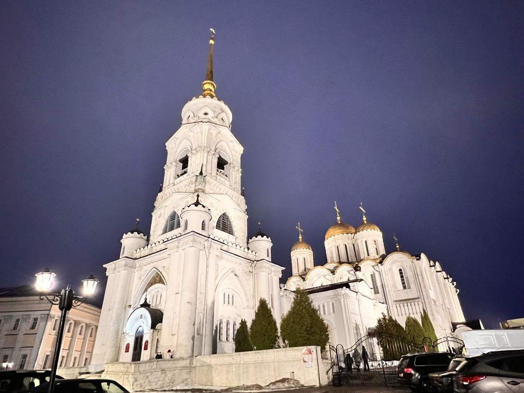 Были семьей на экскурсии с Владимиром. Время прошло на одном дыхании, плохая погода не была помехой.