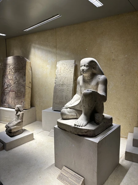 Сегодня были на обзорной экскурсии по Шарм-эль-Шейху с гидом Богдади. Экскурсовод великолепный, очень интересный, очень подробно