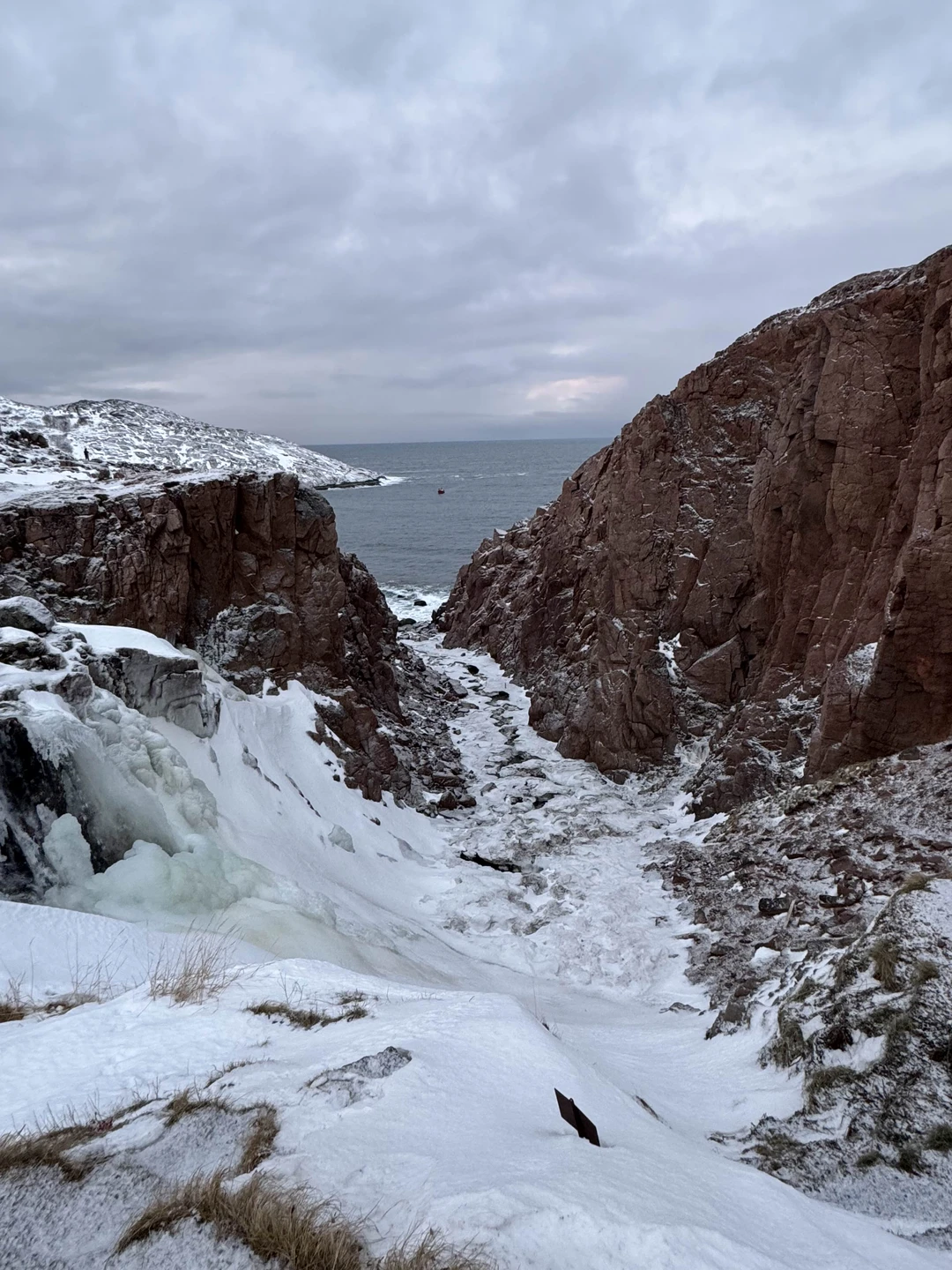 Возил нас Алексей, было легко и непринужденно, сплочено, Алексей всю поездку рассказывал много интересного, галантный и