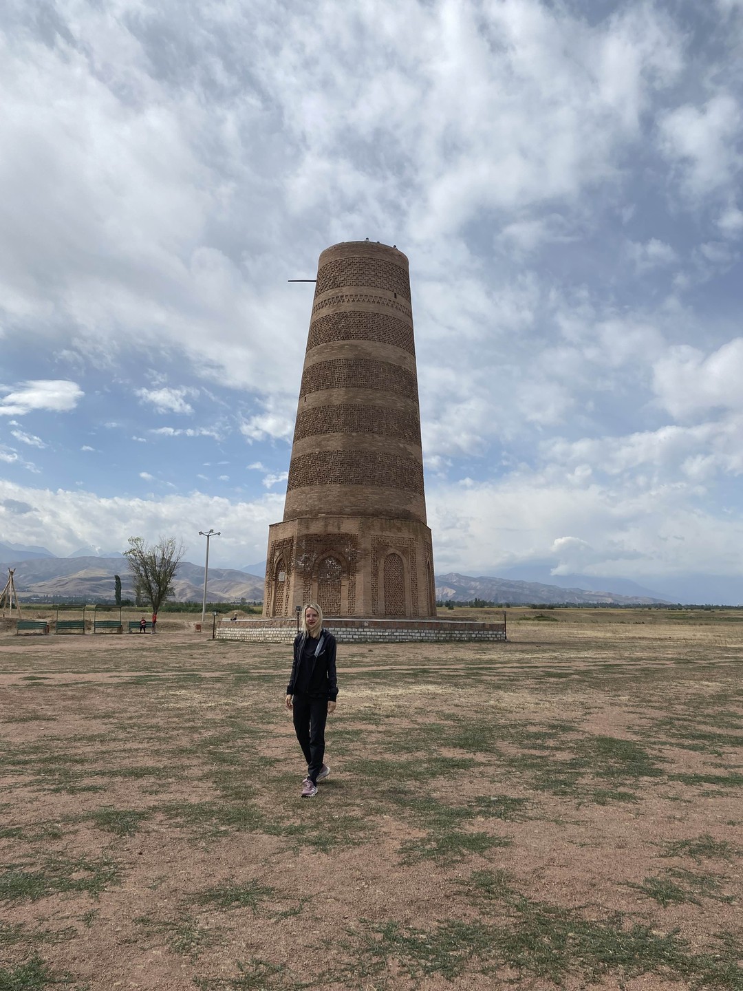 Это была наша вторая экскурсия, организованная Юрием. Забрали нас от отеля во время на удобном автомобиле