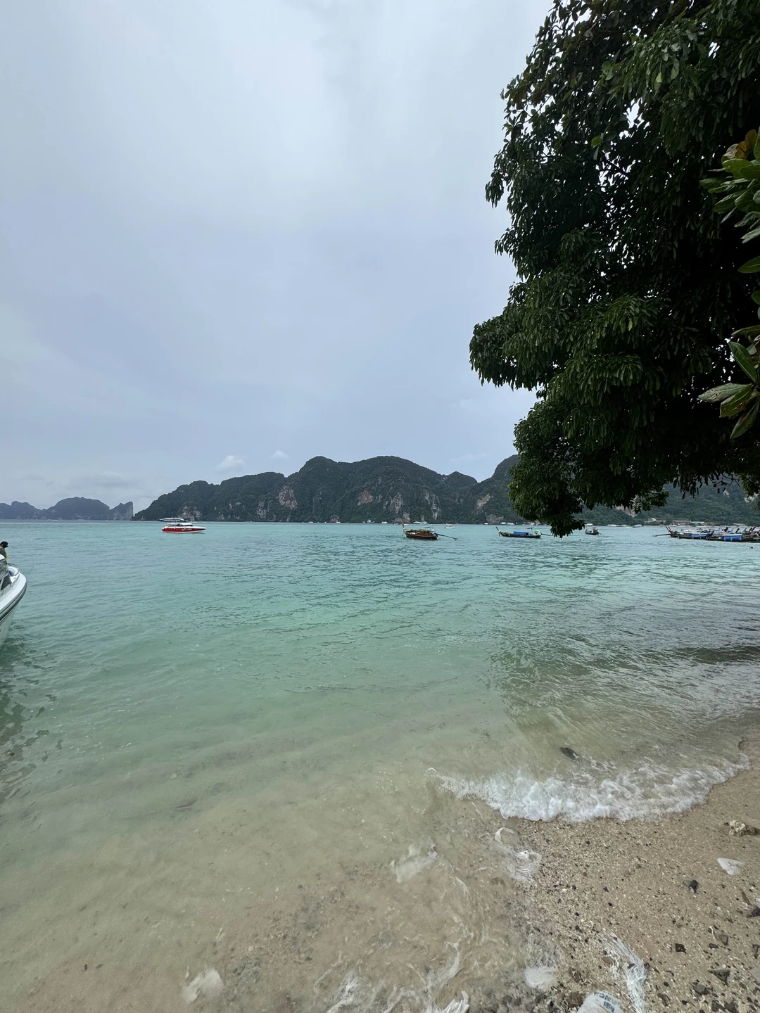 Не смотря на погодные условия. Экскурсия была очень увлекательной. Команда очень позитивная. Места удивительные. Крутые у