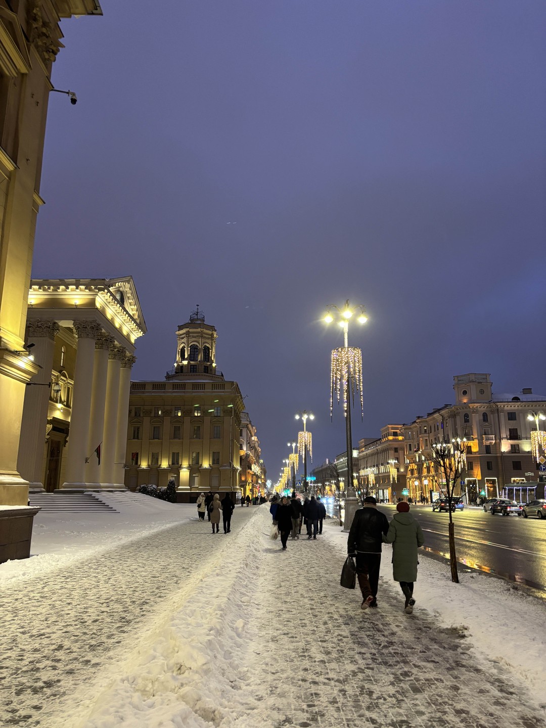 Замечательный экскурсовод, к сожалению имени не запомнила,отличная и очень познавательная экскурсия! От всей души советую.