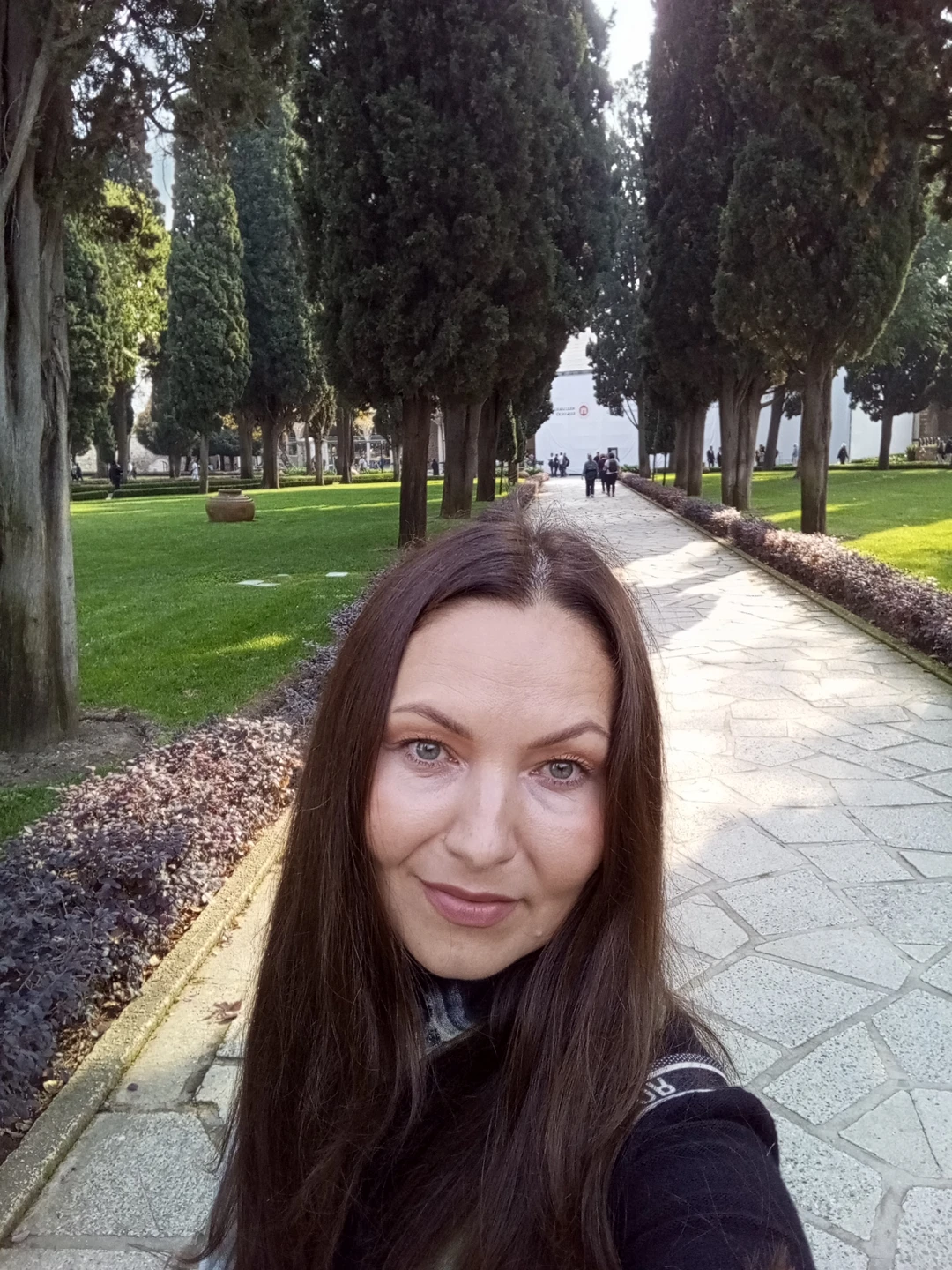 Наш гид Рушен, замечательный рассказчик, отлично владеет русским языком. Погрузил нас во времена правления султанов. Помог