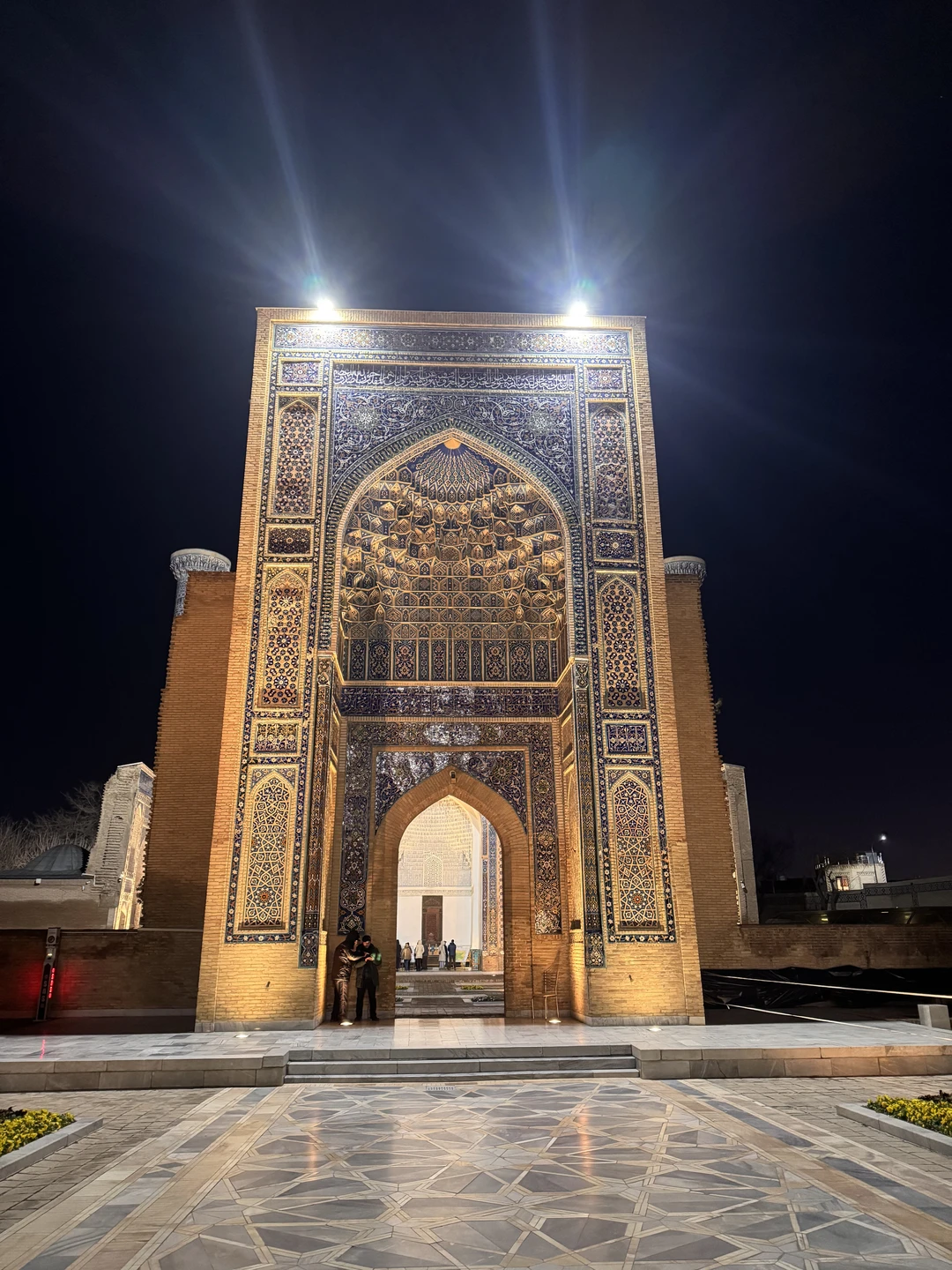 Добрый день. Спасибо Тимуру за экскурсию. Было интересно, структурировано и по делу. Отвечал на вопросы, дополнительно