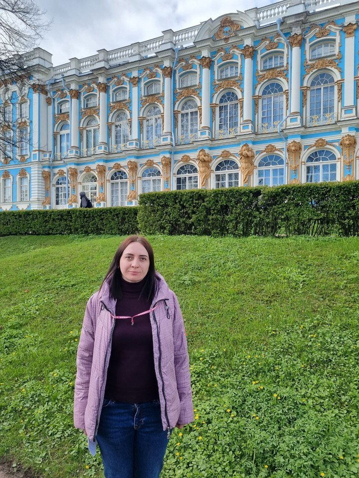 Даниил-просто пушка, очень интересно рассказывает. Царское село очень понравилось. Скучать нам не давали в автобусе и